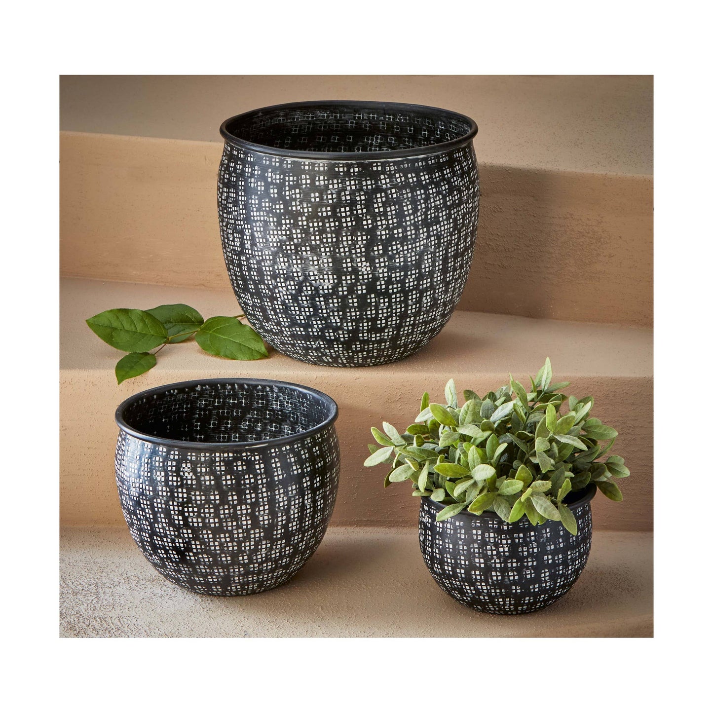 Zahara Planter Black Aluminum