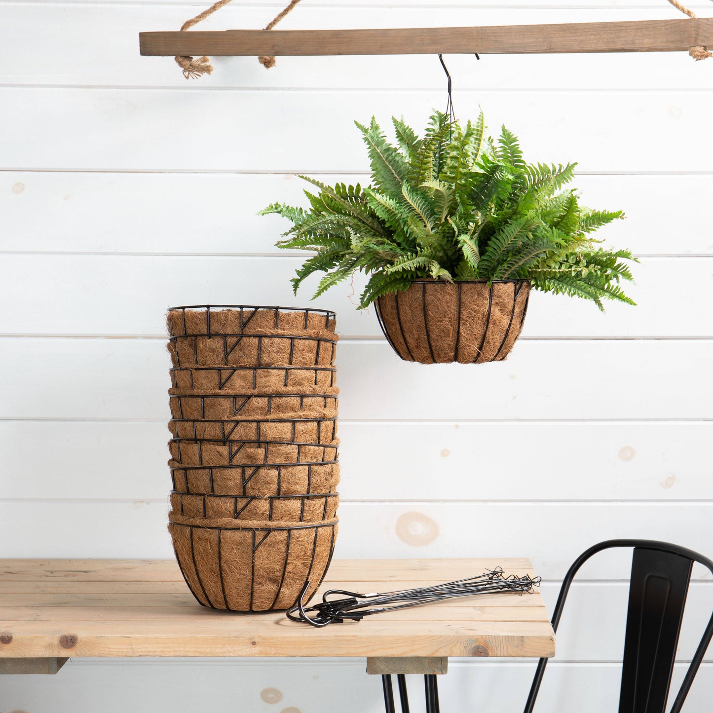 Round Wire Hanging Planter w/Liner
